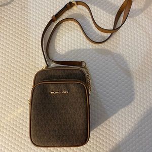 Michael Kors Jet Set Travel Medium crossbody
